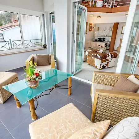 Luxury Penthouse Prestige Near The Sea Apartman *