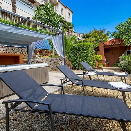Luxury Penthouse Prestige Near The Sea Apartment