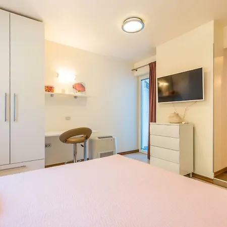 Luxury Penthouse Prestige Near The Sea Apartman Abbázia
