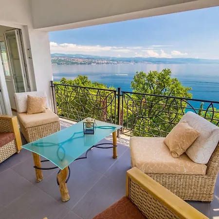 Luxury Penthouse Prestige Near The Sea